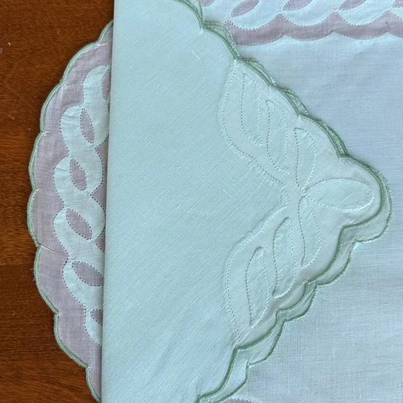 Vintage Embroidered Napkins & Placemats in a soft seafoam green- set of 4 - Picture 1 of 10